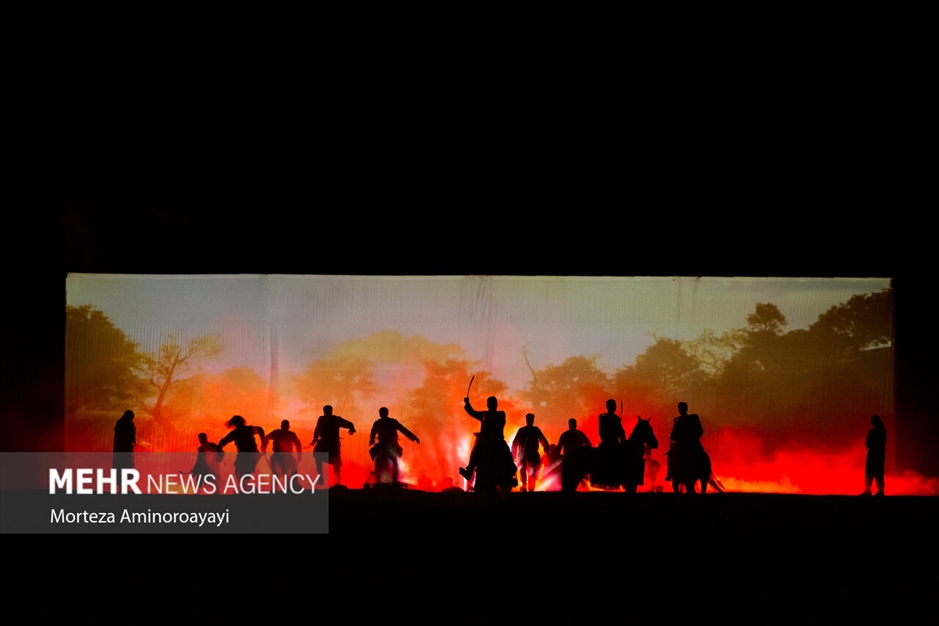 نمایش بزرگ میدانی «صدای پای عشق»