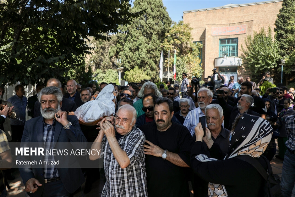 مراسم تشییع پیکر فردوس کاویانی