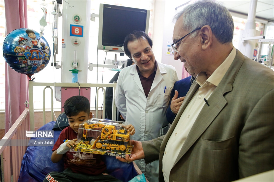 بازدید وزیر بهداشت از بیمارستان کودکان مفید