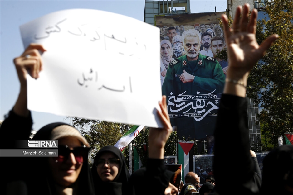 تجمع امدادگران و کادر درمان در میدان فلسطین