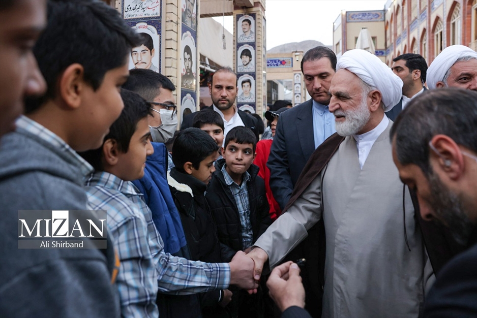 حضور رئیس قوه قضاییه در گلزار شهدای کرمان