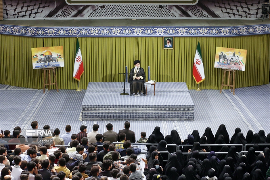 دیدار دانش‌آموزان و دانشجویان با رهبر انقلاب