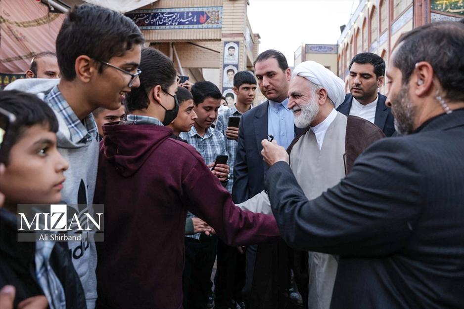 حضور رئیس قوه قضاییه در گلزار شهدای کرمان