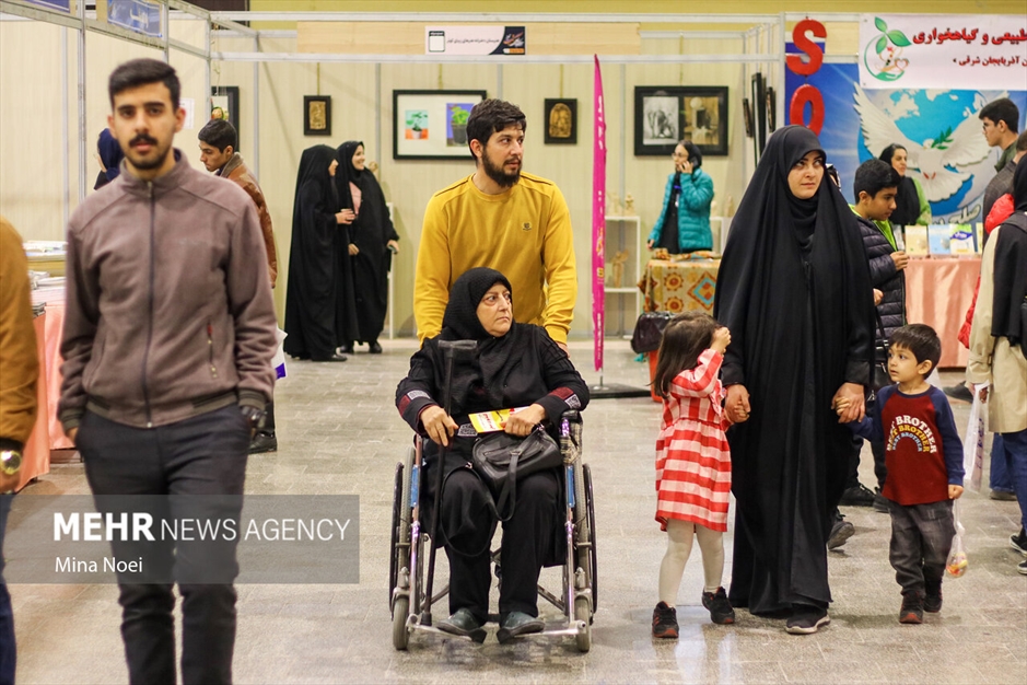 گشتی در نمایشگاه کتاب تبریز