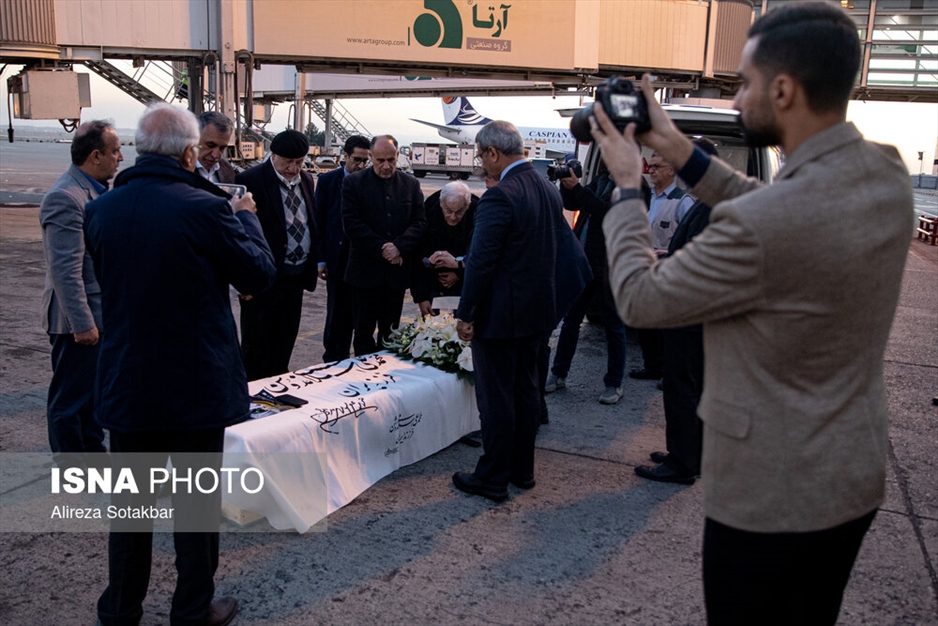 بازگشت پیکر محمدعلی اسلامی ندوشن به ایران