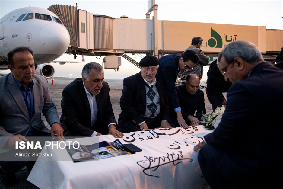 بازگشت پیکر محمدعلی اسلامی ندوشن به ایران