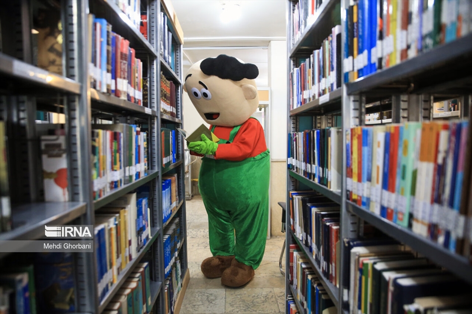 کتاب و کتاب خوانی