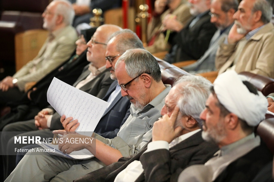 رونمایی مستند غیر رسمی