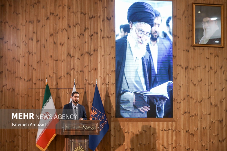 رونمایی مستند غیر رسمی