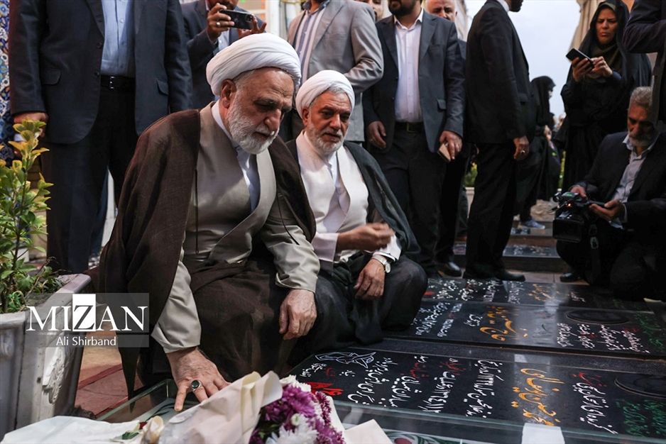 حضور رئیس قوه قضاییه در گلزار شهدای کرمان