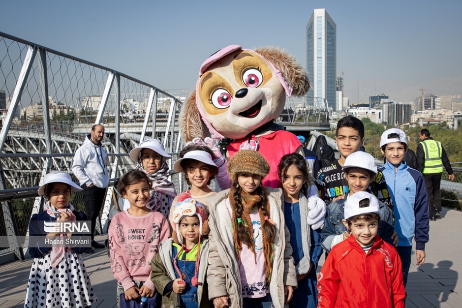  پیاده روی خانوادگی