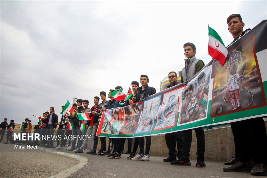 زنجیره انسانی کودکان تبریزی در حمایت از کودکان غزه