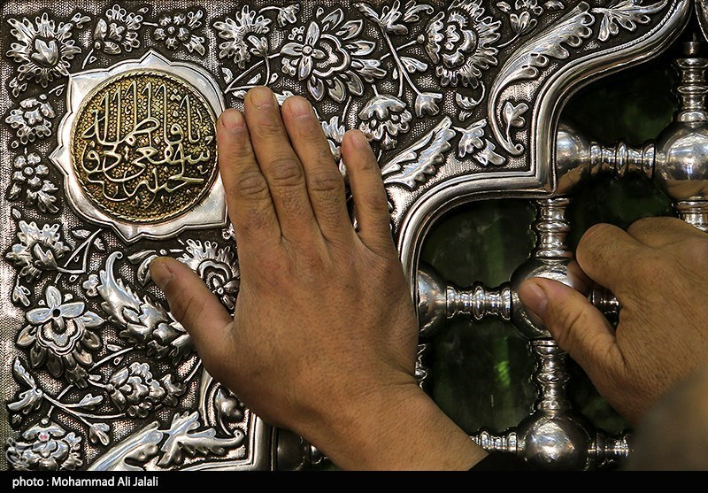 حال و هوای حرم مطهر حضرت معصومه سلام‌الله‌علیها در شب میلاد حضرت زینب سلام‌الله‌علیها