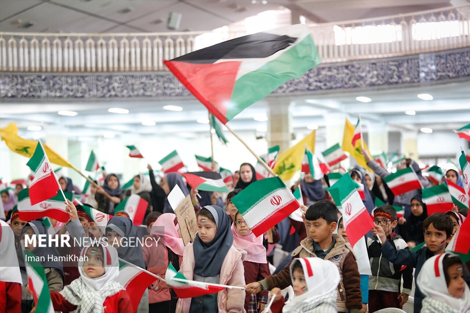 همایش بزرگ سروهای کوچک