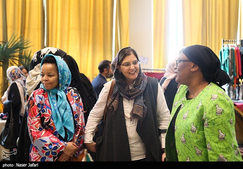 افتتاحیه بازارچه خیریه انجمن دیپلماتیک بانوان