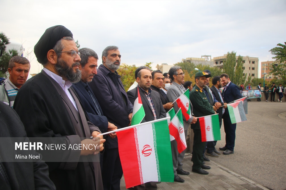 زنجیره انسانی کودکان تبریزی در حمایت از کودکان غزه