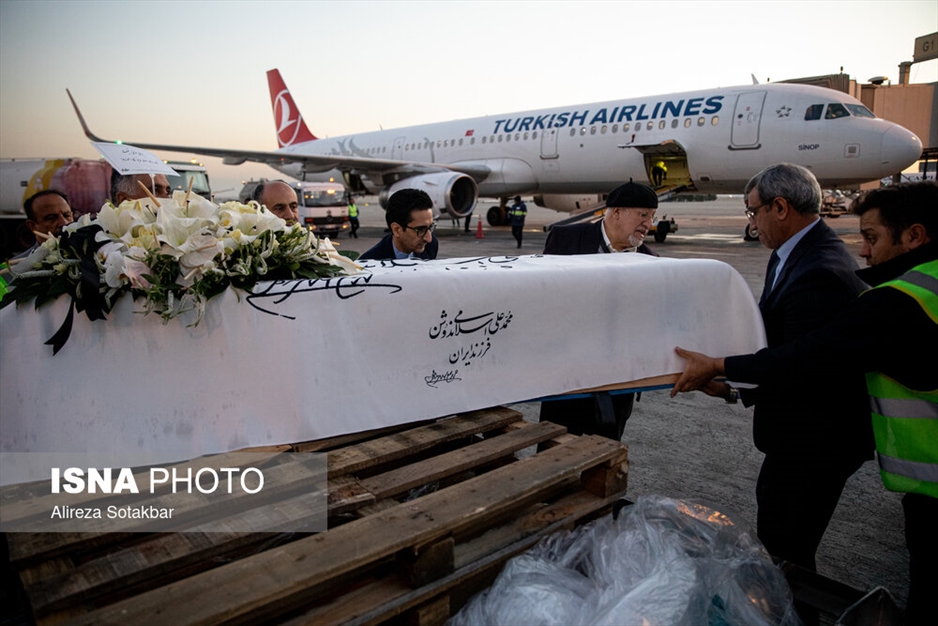 بازگشت پیکر محمدعلی اسلامی ندوشن به ایران