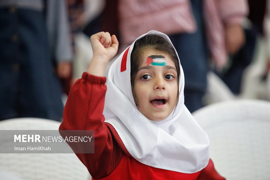 همایش بزرگ سروهای کوچک