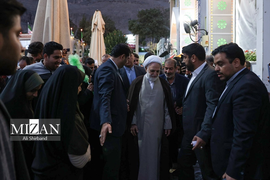 حضور رئیس قوه قضاییه در گلزار شهدای کرمان