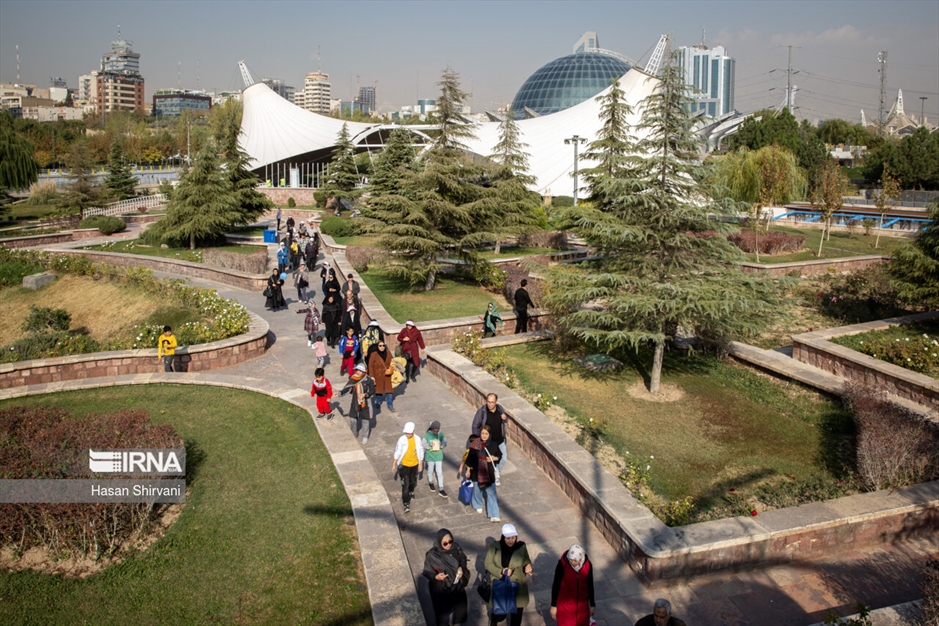  پیاده روی خانوادگی