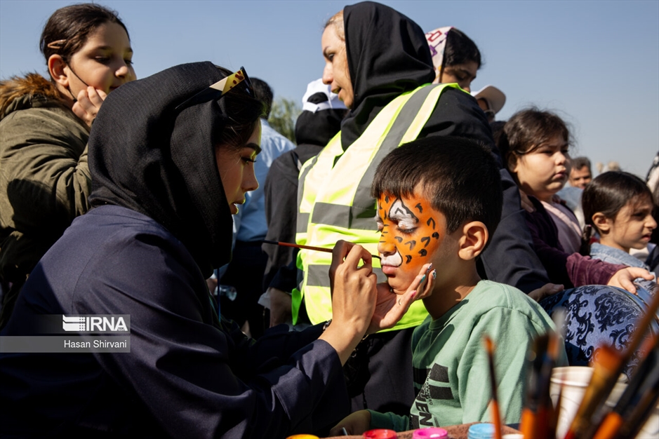  پیاده روی خانوادگی