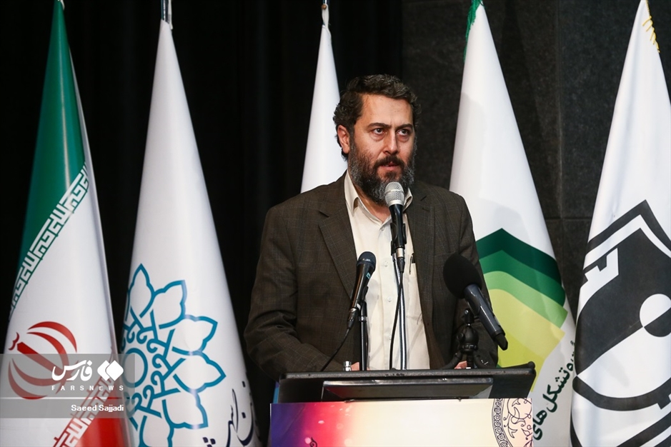 نخستین جایزه کتاب مداحان مؤلف