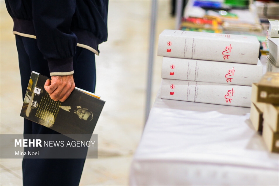 گشتی در نمایشگاه کتاب تبریز