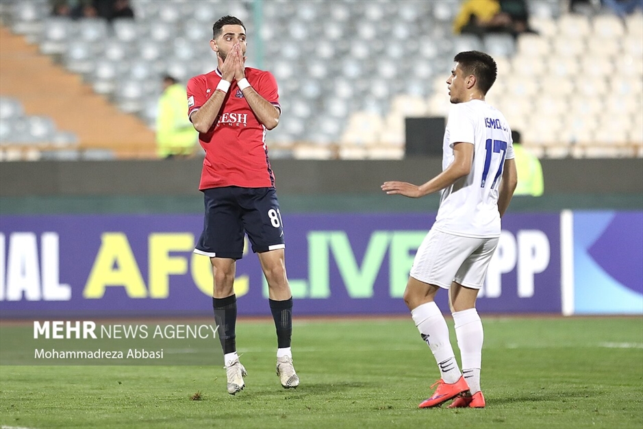 دیدار تیم های فوتبال نساجی مازندران و نوبهار ازبکستان