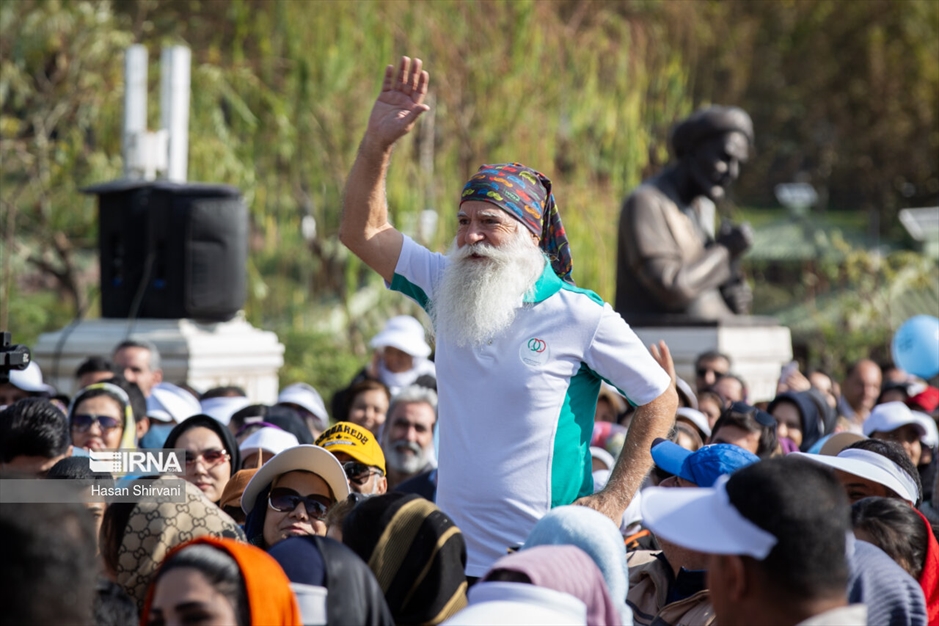  پیاده روی خانوادگی