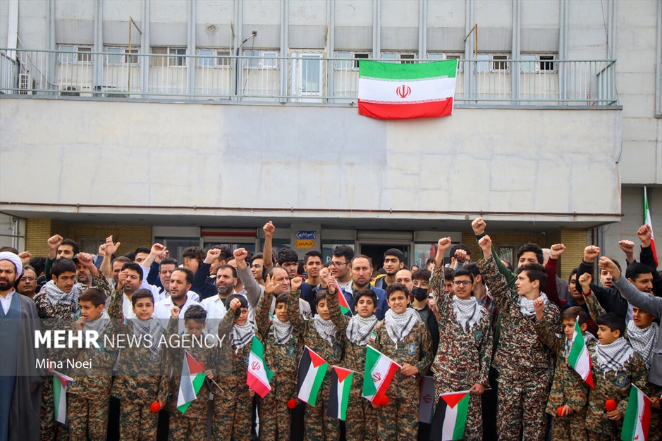 زنجیره انسانی کودکان تبریزی در حمایت از کودکان غزه