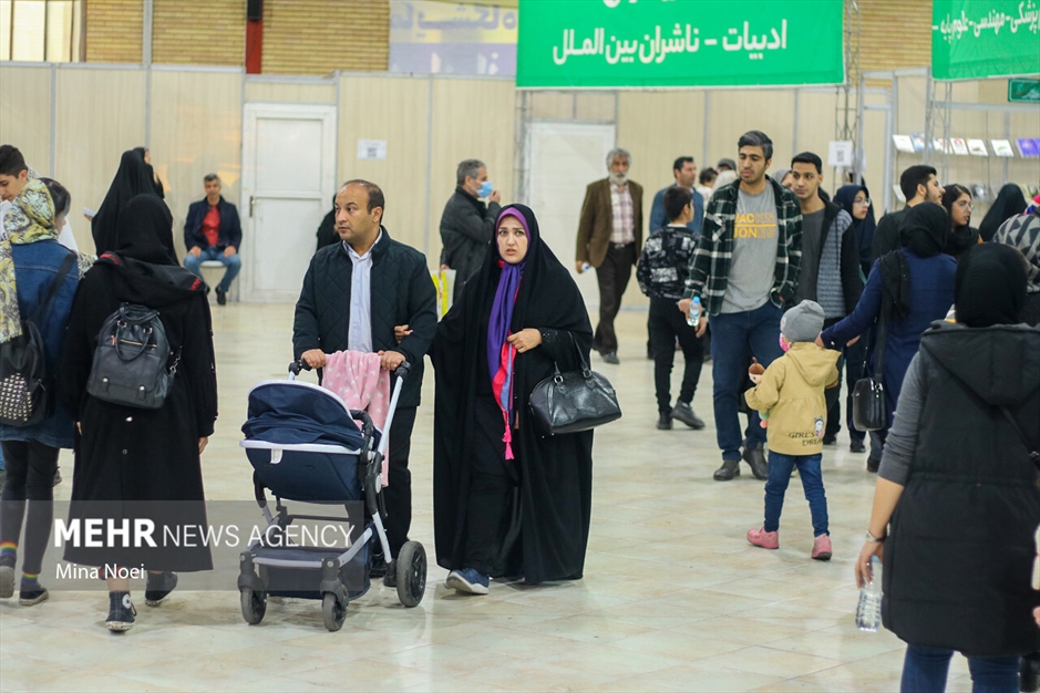 گشتی در نمایشگاه کتاب تبریز