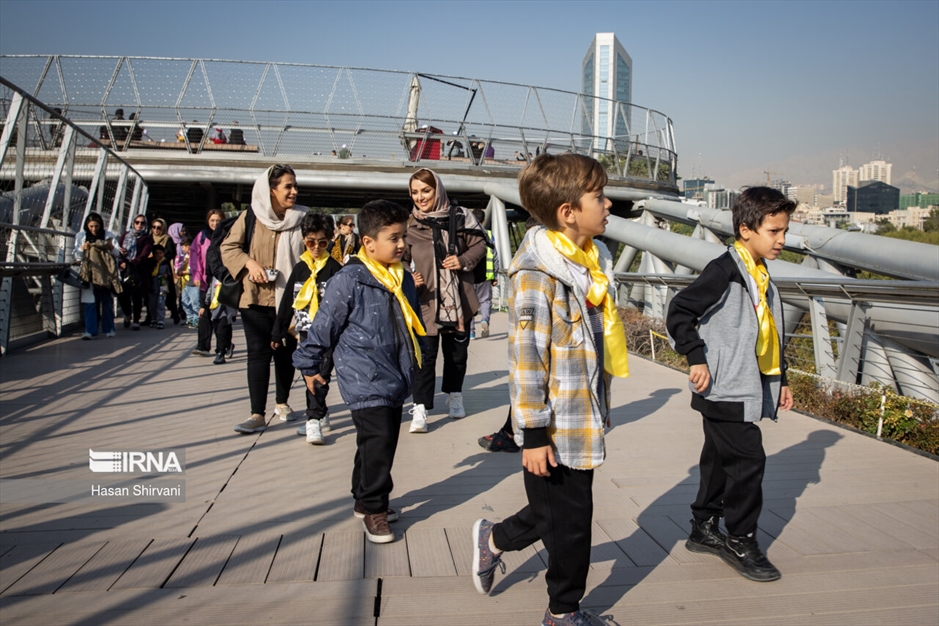  پیاده روی خانوادگی