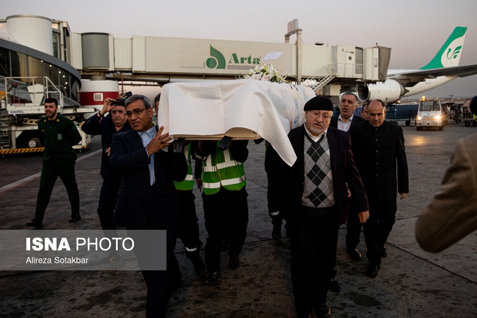 بازگشت پیکر محمدعلی اسلامی ندوشن به ایران