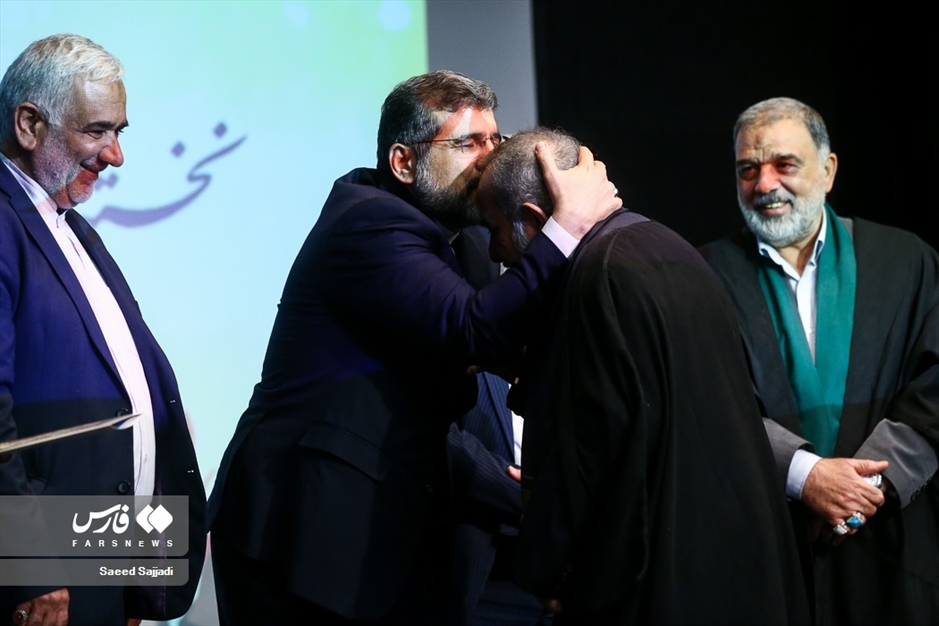 نخستین جایزه کتاب مداحان مؤلف