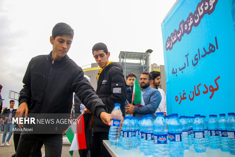 زنجیره انسانی کودکان تبریزی در حمایت از کودکان غزه