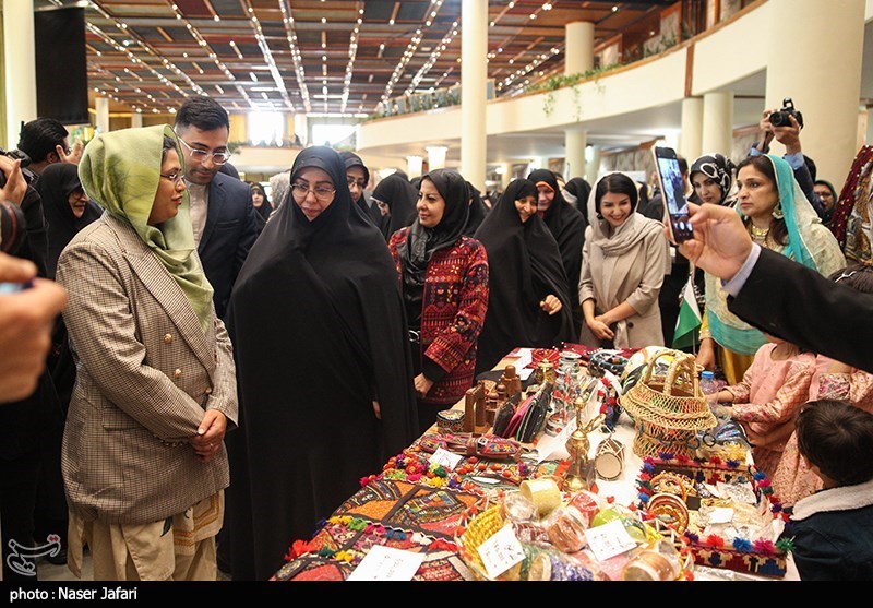 افتتاحیه بازارچه خیریه انجمن دیپلماتیک بانوان