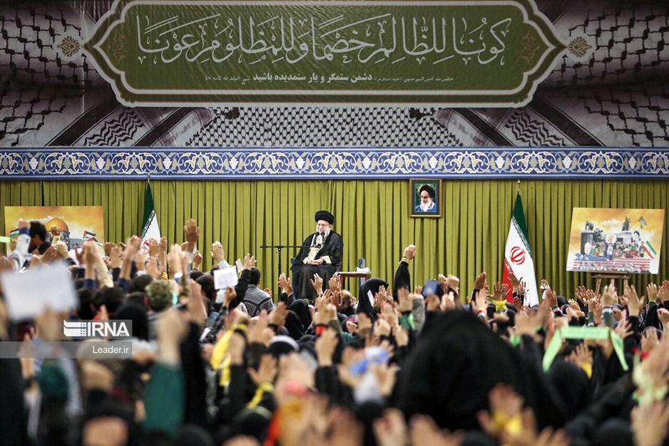 دیدار دانش‌آموزان و دانشجویان با رهبر انقلاب
