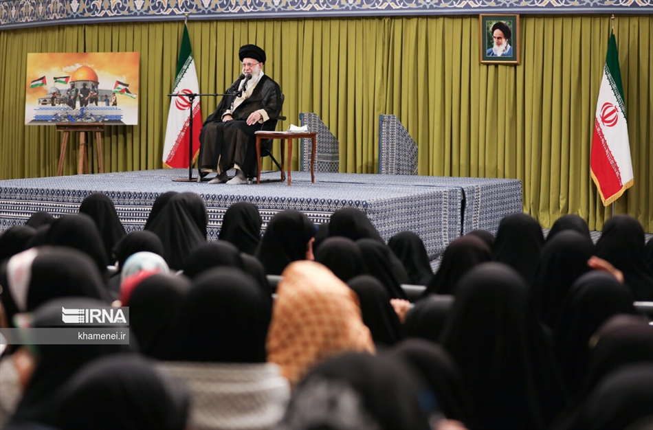 دیدار دانش‌آموزان و دانشجویان با رهبر انقلاب