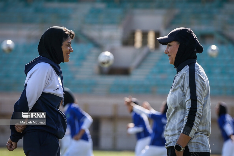 لیگ برتر فوتبال- خاتون بم و شهرداری سیرجان