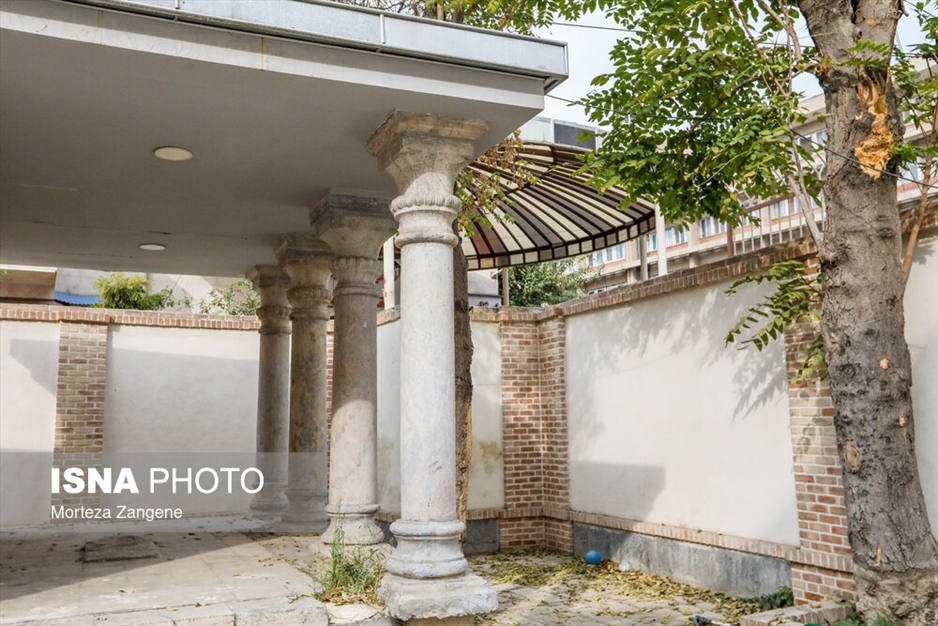 مقبره شهدای «قلم مشروطه» در تهران