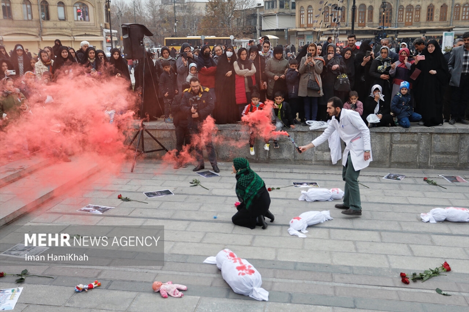 نمایش خیابانی حنیف در حمایت از کودکان غزه