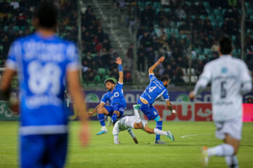 لیگ برتر فوتبال- ذوب آهن و استقلال