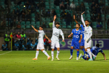 لیگ برتر فوتبال- ذوب آهن و استقلال