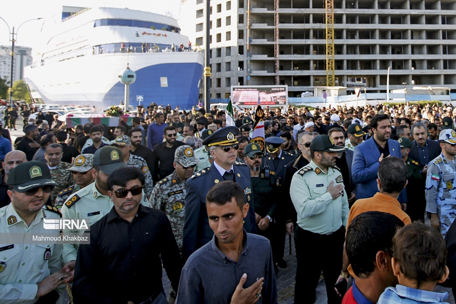 تشییع پیکر شهید گمنام در جزیره کیش