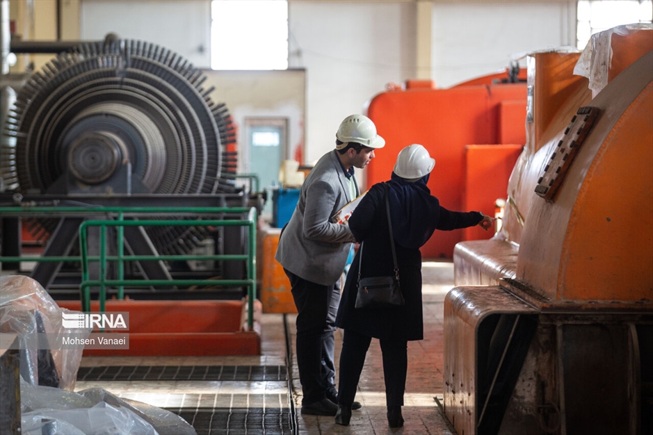  بازدید خبرنگاران از مرکز پایش آلودگی هوا و نیروگاه بعثت