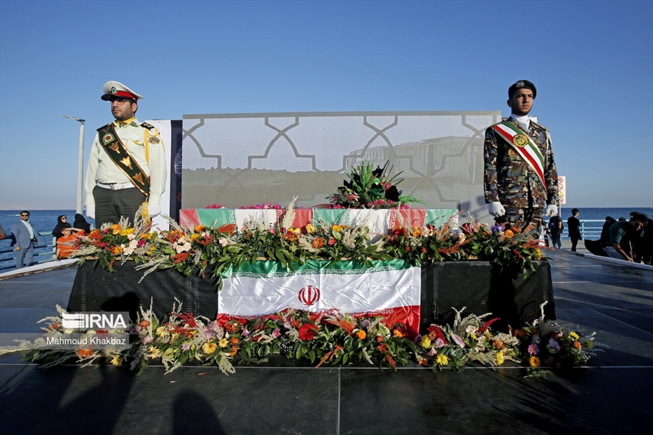 تشییع پیکر شهید گمنام در جزیره کیش