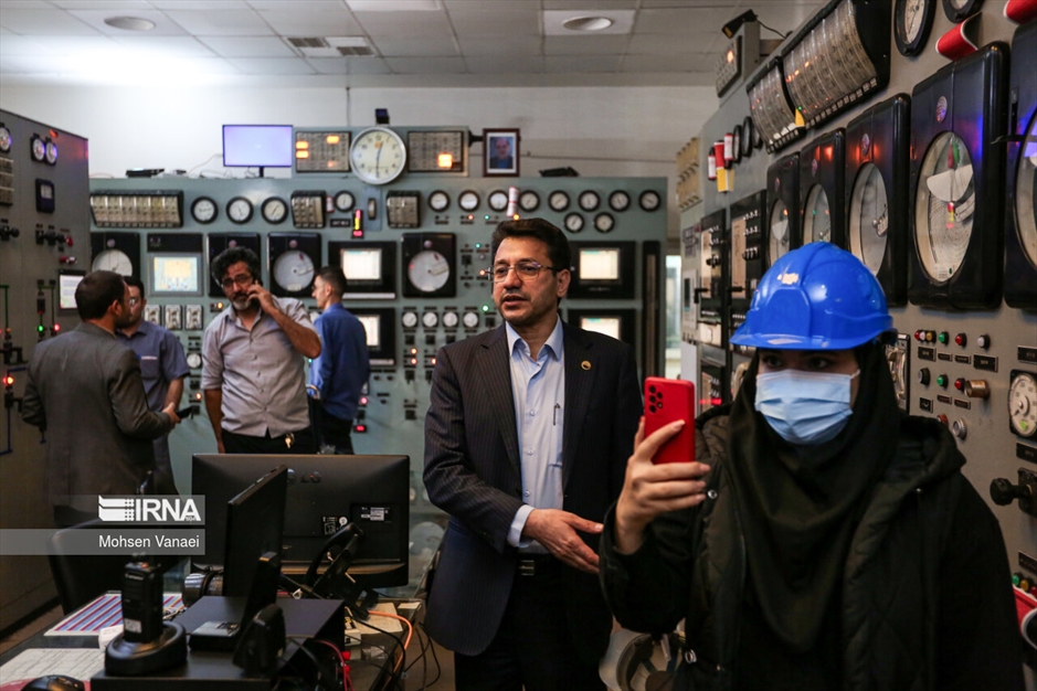  بازدید خبرنگاران از مرکز پایش آلودگی هوا و نیروگاه بعثت