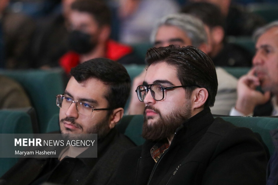 آیین رونمایی از کتاب میاندار