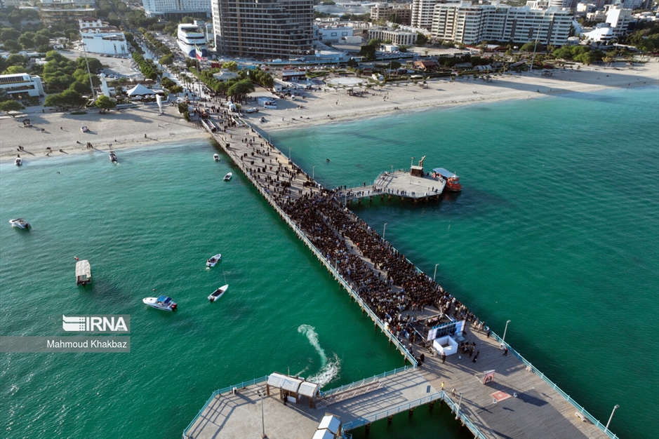 تشییع پیکر شهید گمنام در جزیره کیش