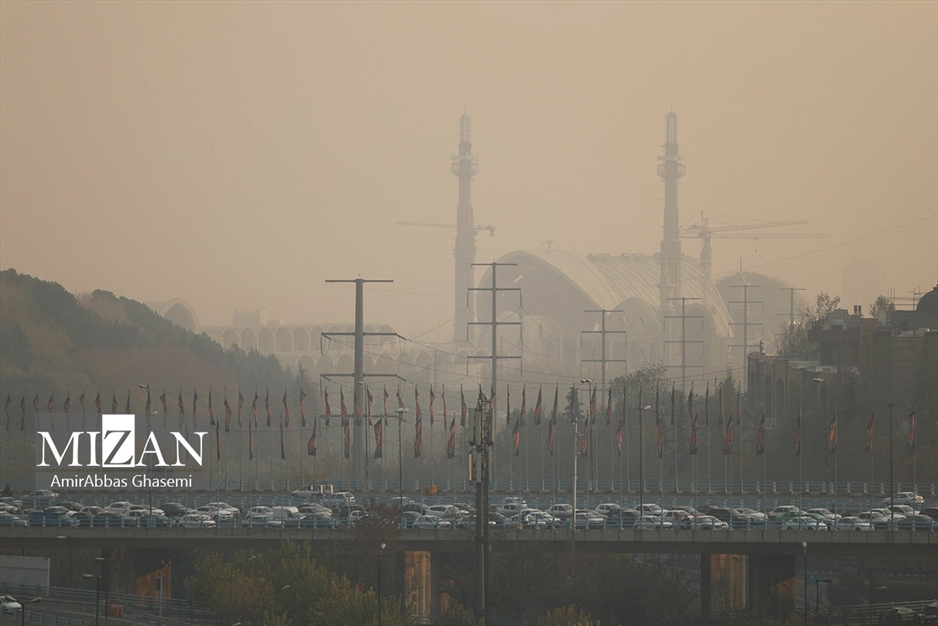 تهران غرق مه دود